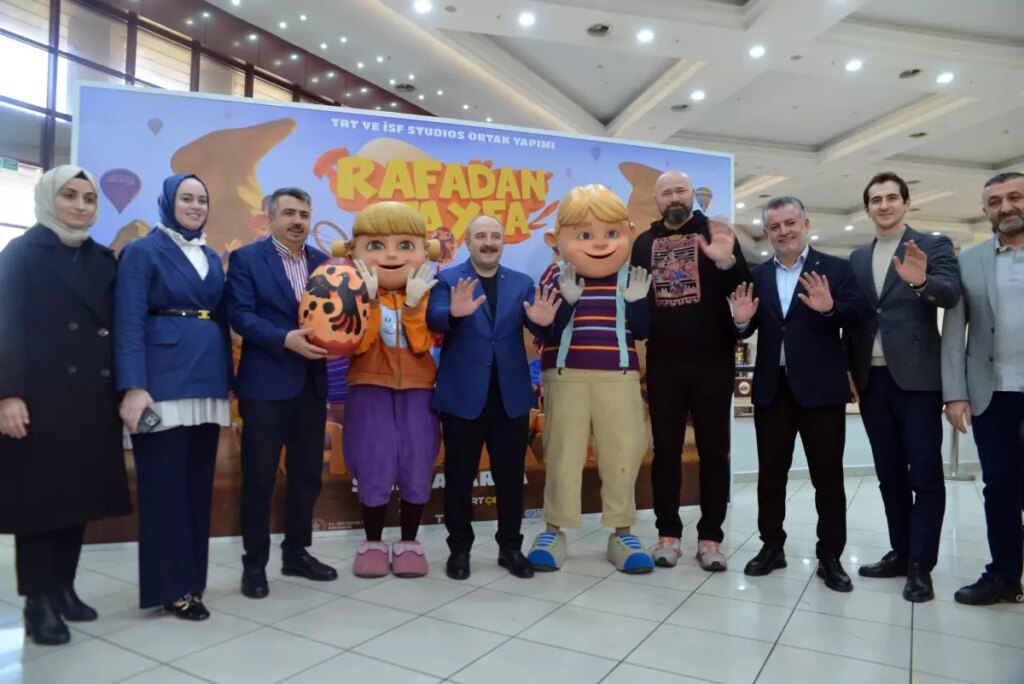 Eski Bakan Varank, ‘Rafadan Tayfa Kapadokya’ Filmini İzledi